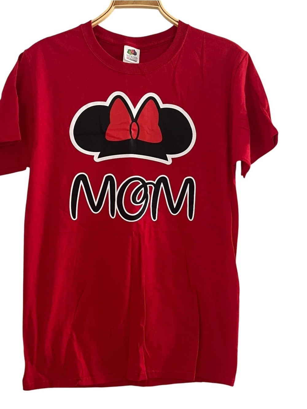 "Minnie Mouse Mom” graphic tee, Sz M, Red and Black Cotton T shirt Disney Minnie